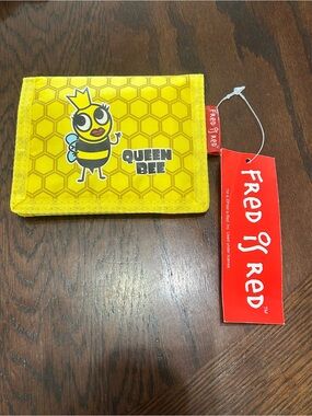 Vintage Fred is Red brand Wallet Yellow "Queen Bee" 4.5"x4" BiFold 3 pockets New